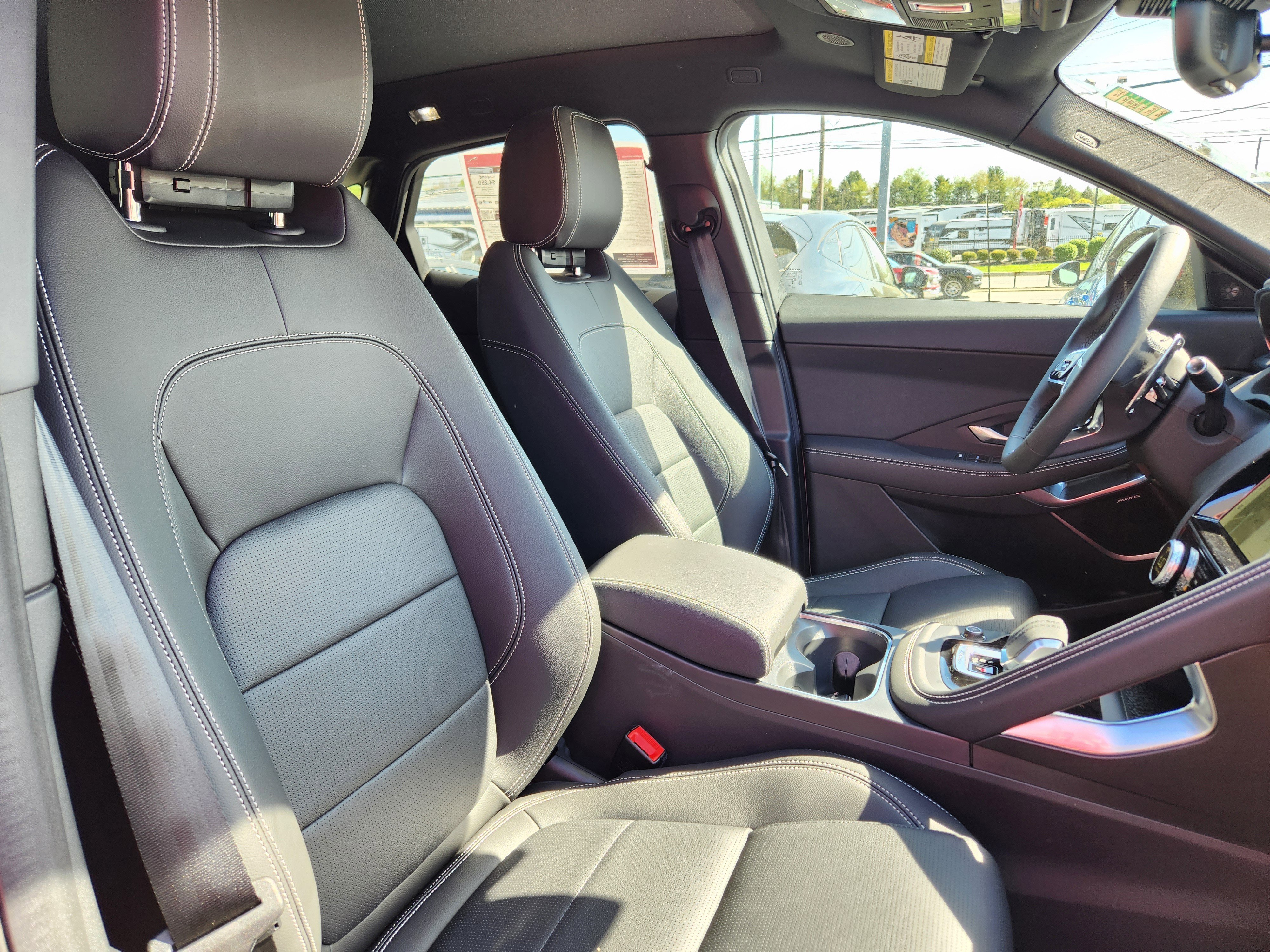 Used 2024 Jaguar E-PACE R-Dynamic SE image 10