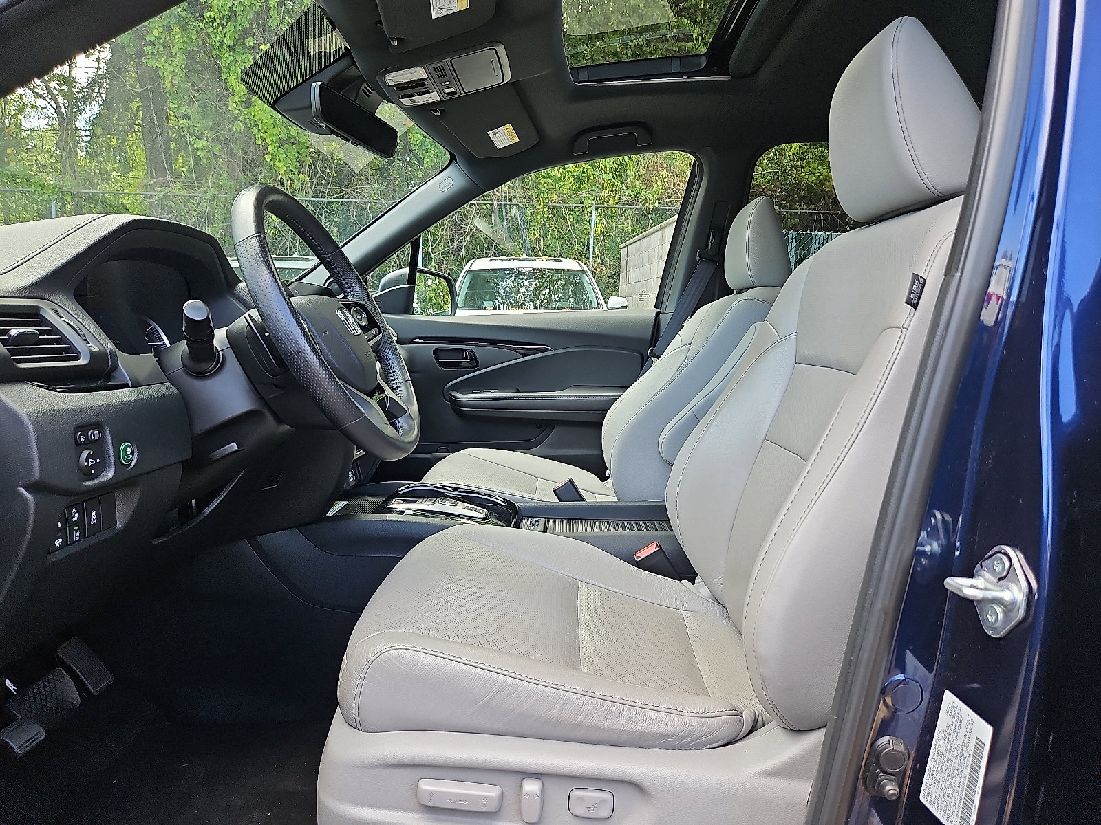 Used 2022 Honda Passport Elite image 14