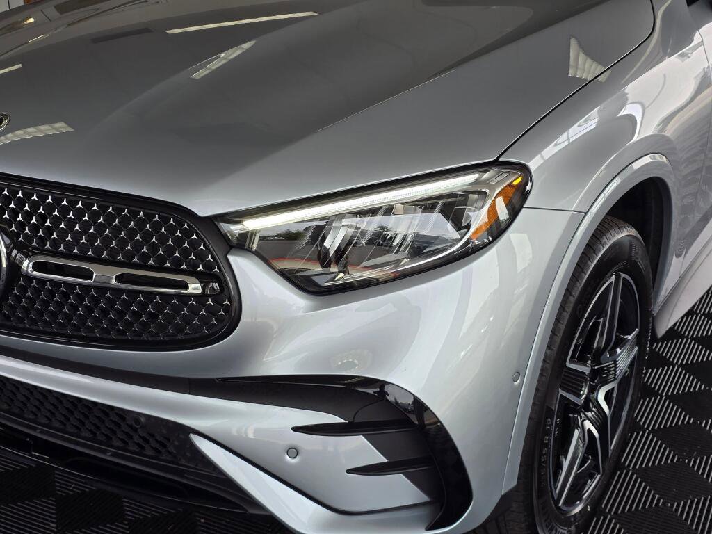 Used 2024 Mercedes-Benz GLC 300 4MATIC image 10