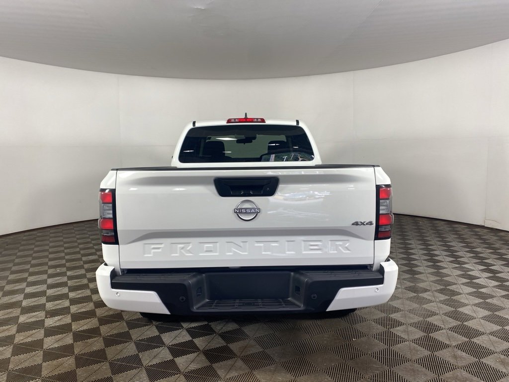 Used 2025 Nissan Frontier SV image 2