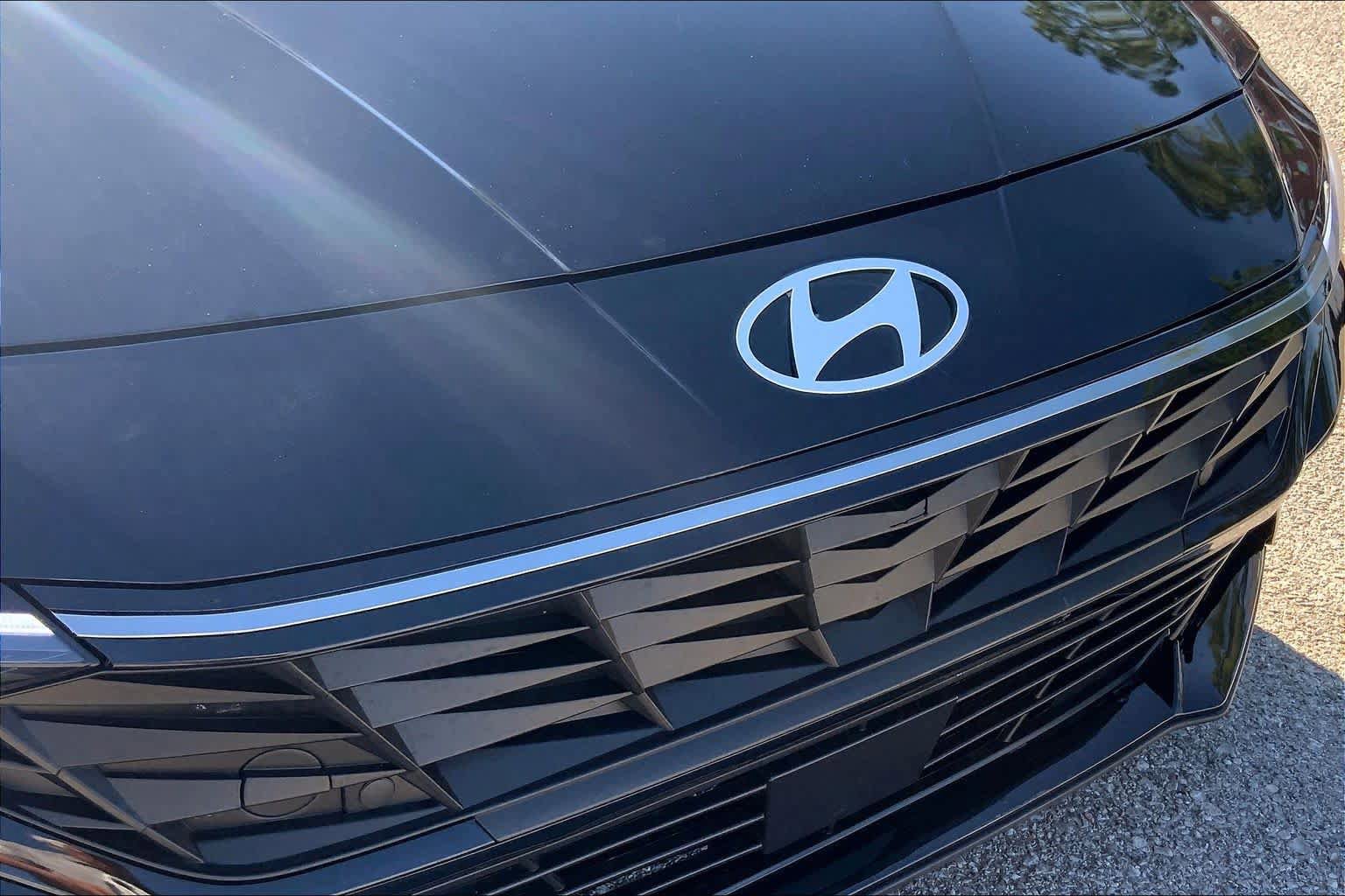 Used 2024 Hyundai Elantra SE FWD image 28