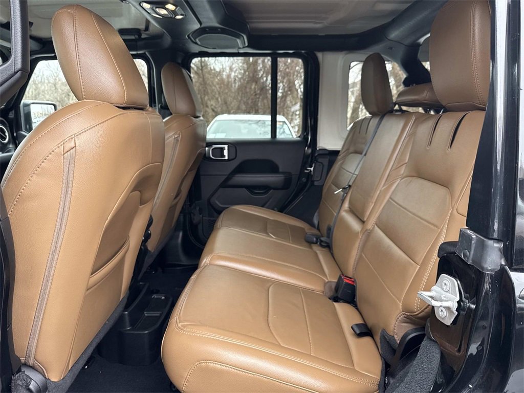 Used 2022 Jeep Wrangler Unlimited Sahara w/ Cold Weather Group image 13