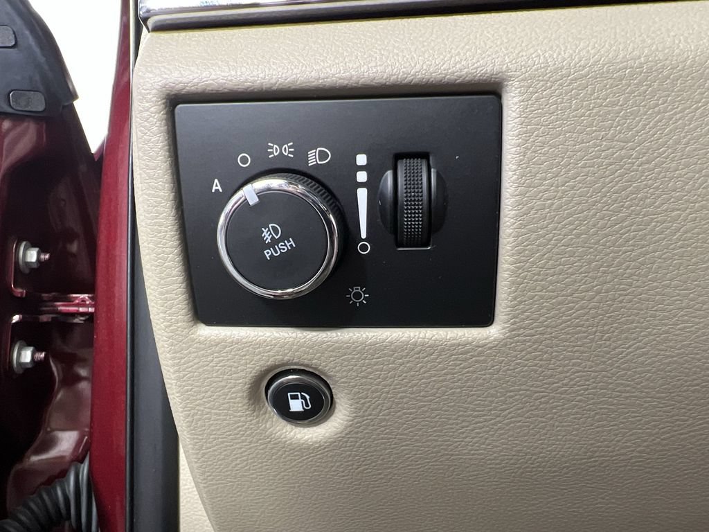 Used 2018 Jeep Grand Cherokee Overland AWD/4WD image 18