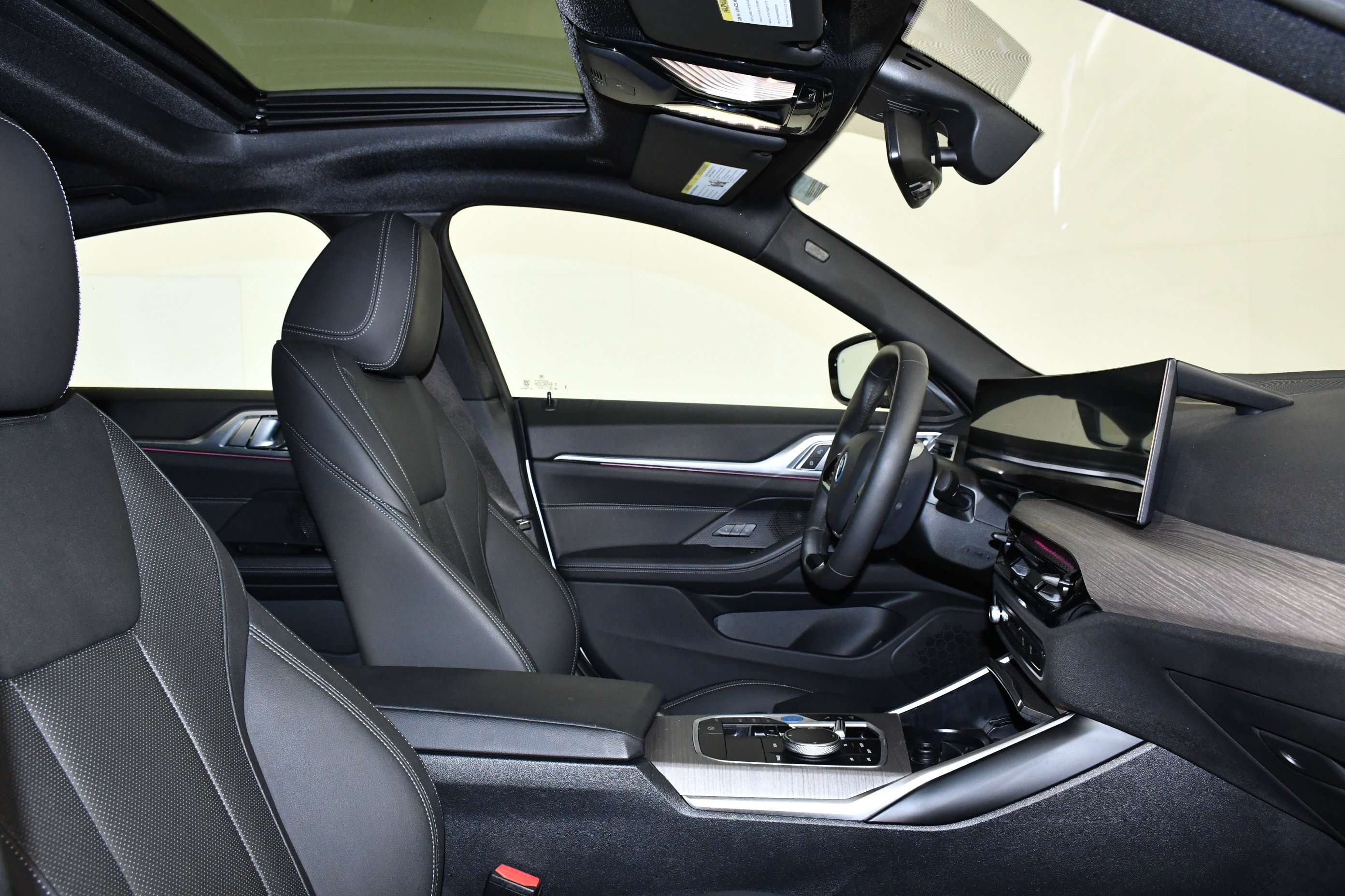 Used 2025 BMW i4 eDrive40 image 27