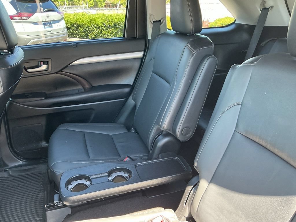 Used 2019 Toyota Highlander XLE AWD/4WD image 25