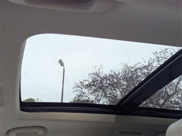 Used 2025 Cadillac XT6 Premium Luxury image 14