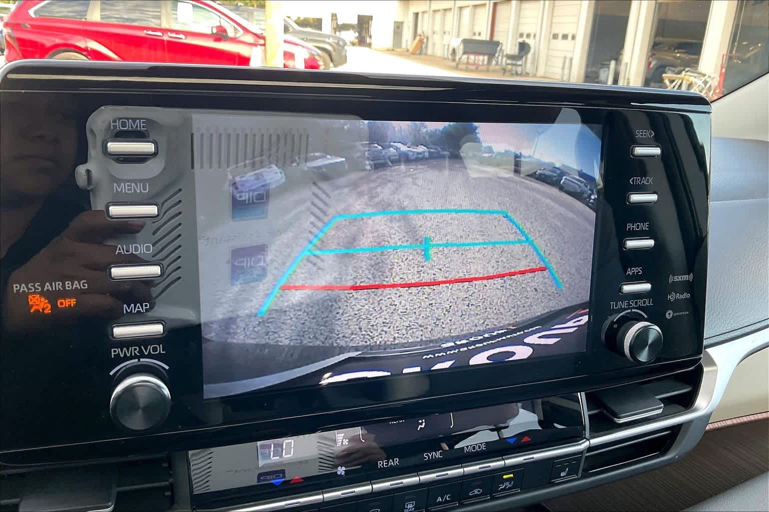 Used 2022 Toyota Sienna XLE FWD image 26