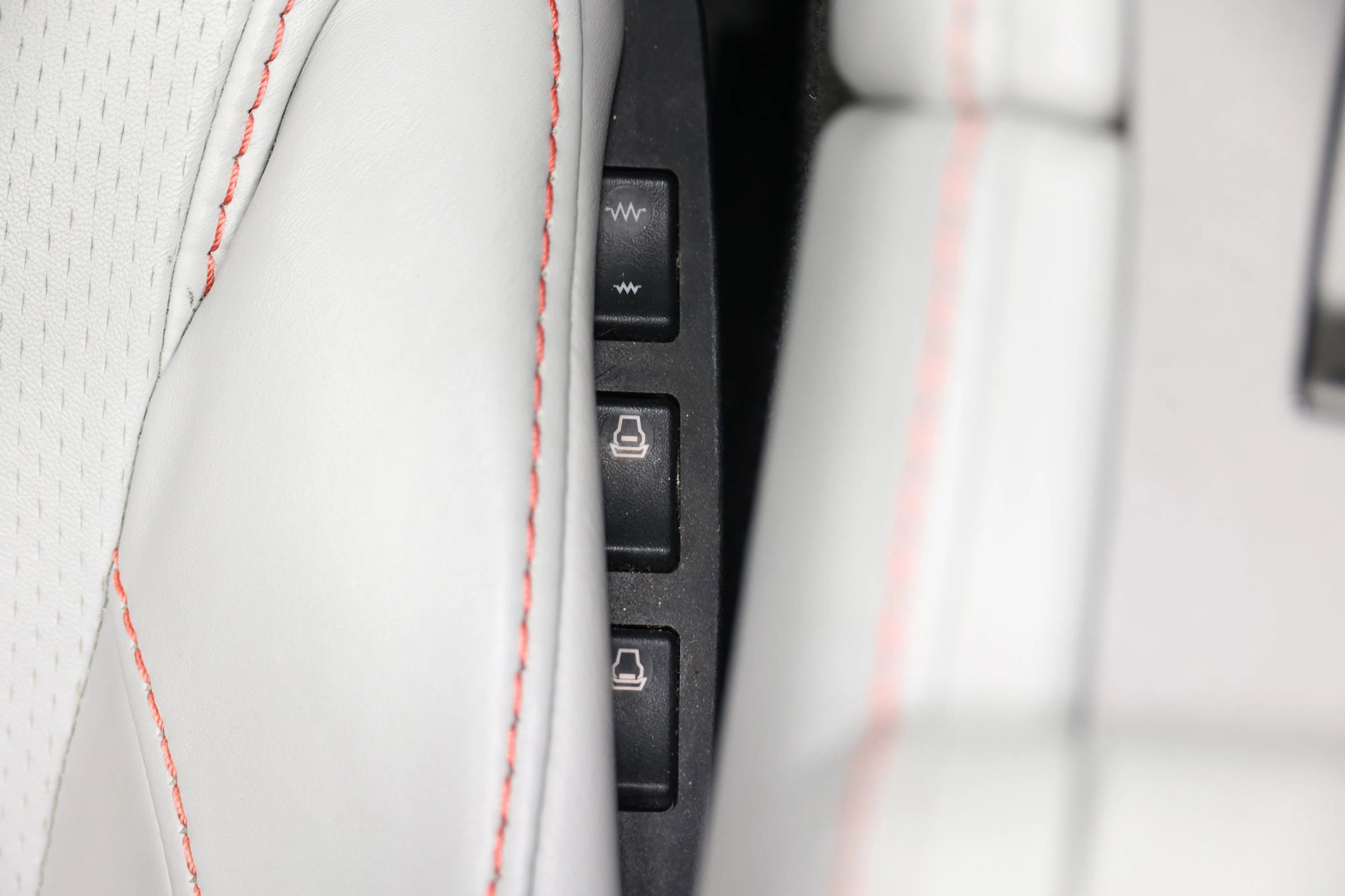 Used 2016 Aston Martin V8 Vantage GT RWD image 44