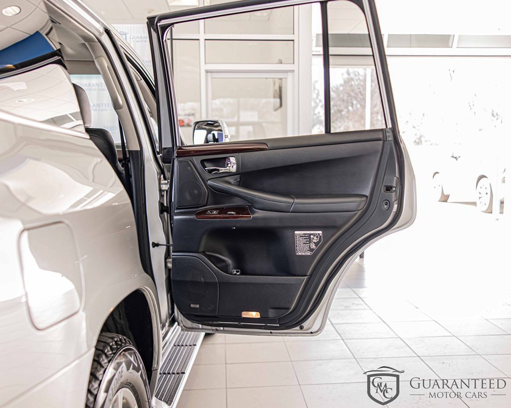 Used 2015 Lexus LX 570 4WD w/ Luxury Package image 43
