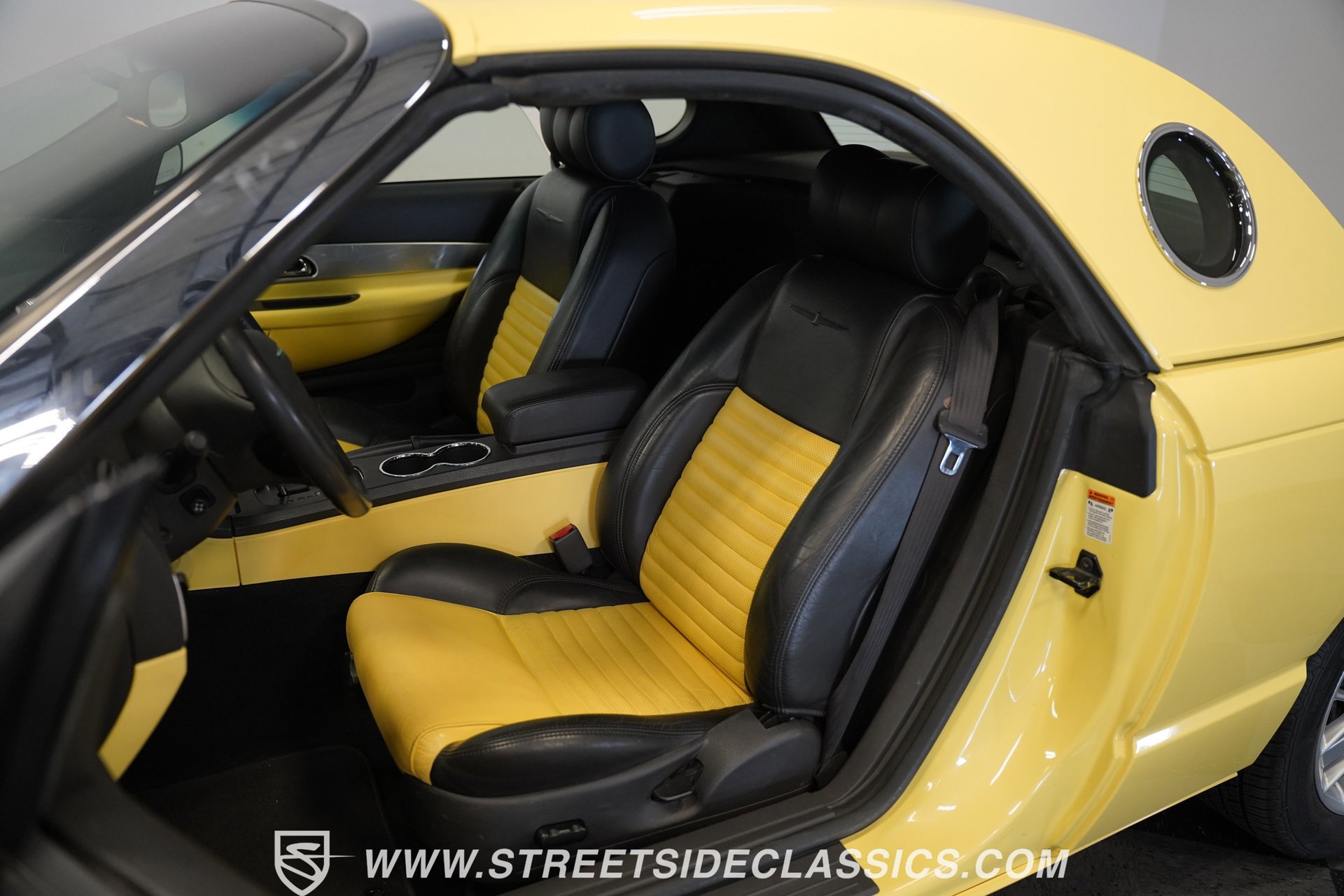 Used 2002 Ford Thunderbird image 37