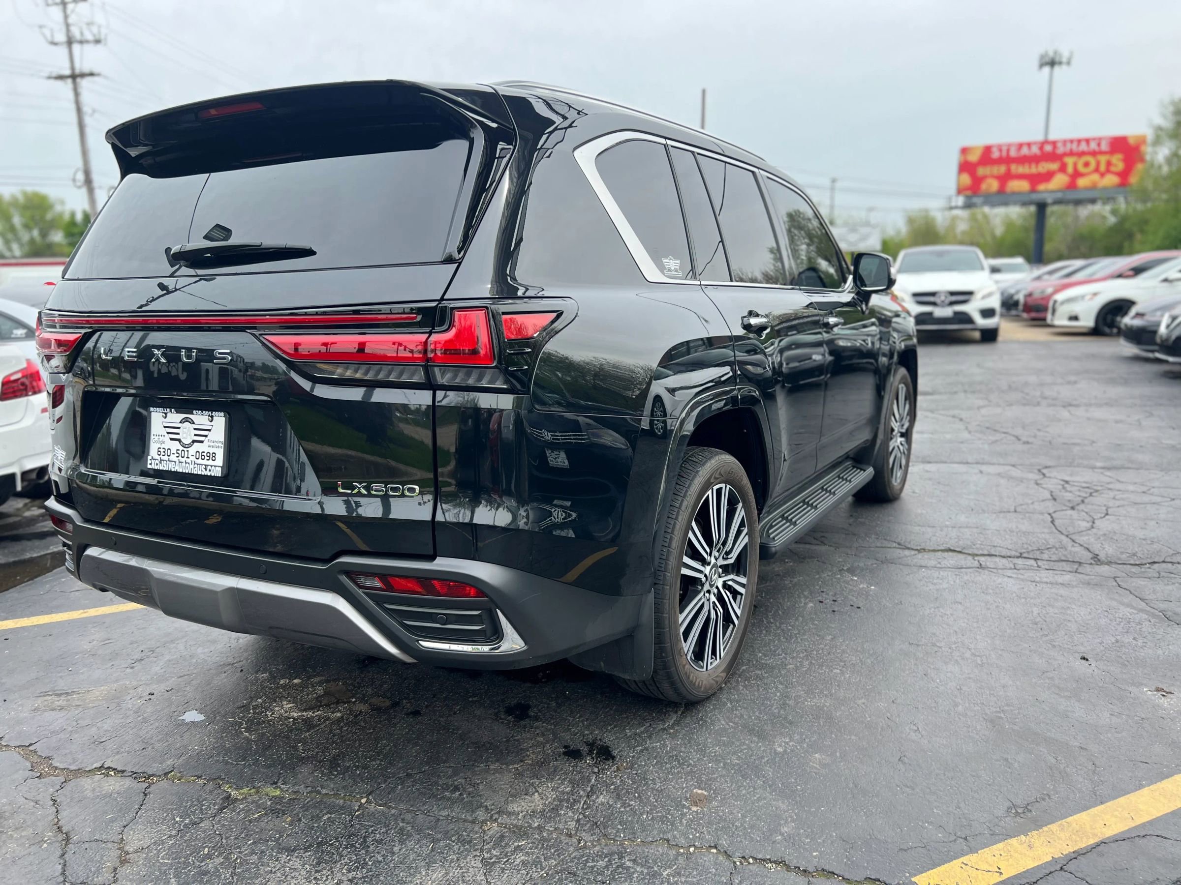 Used 2024 Lexus LX 600 4WD w/ Luxury Package image 7