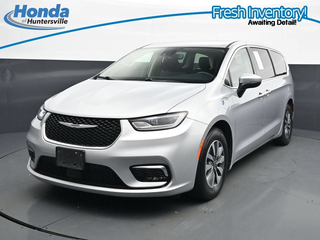 Used 2023 Chrysler Pacifica Touring-L FWD image 4
