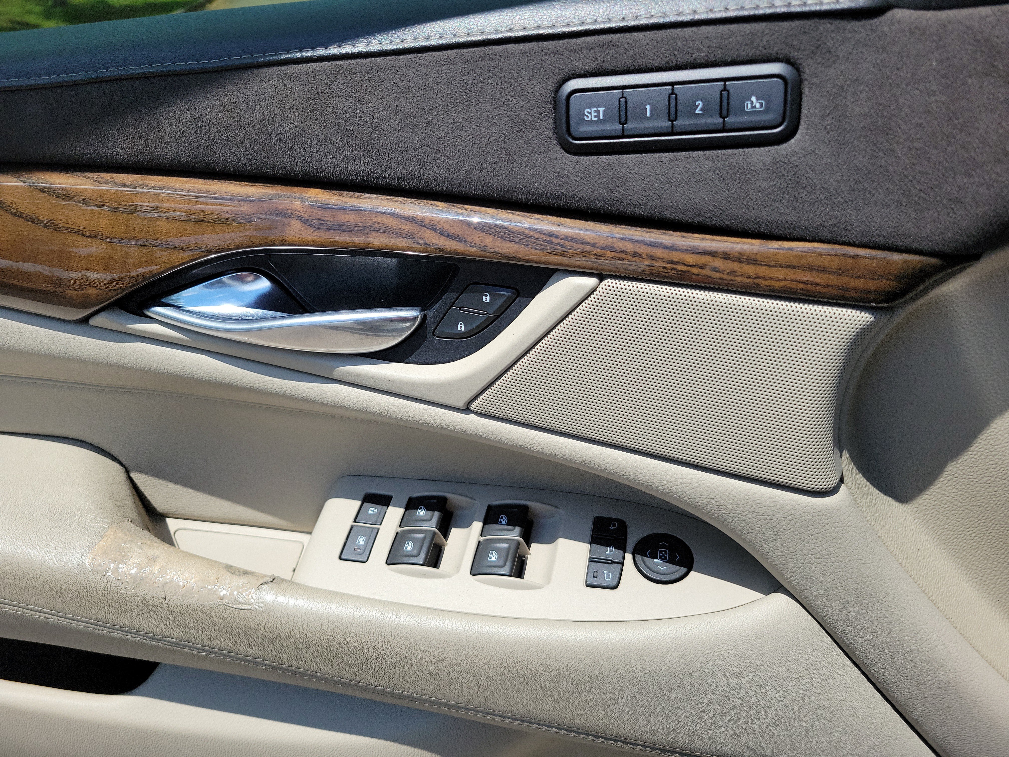 Used 2018 Cadillac Escalade Luxury AWD/4WD image 28
