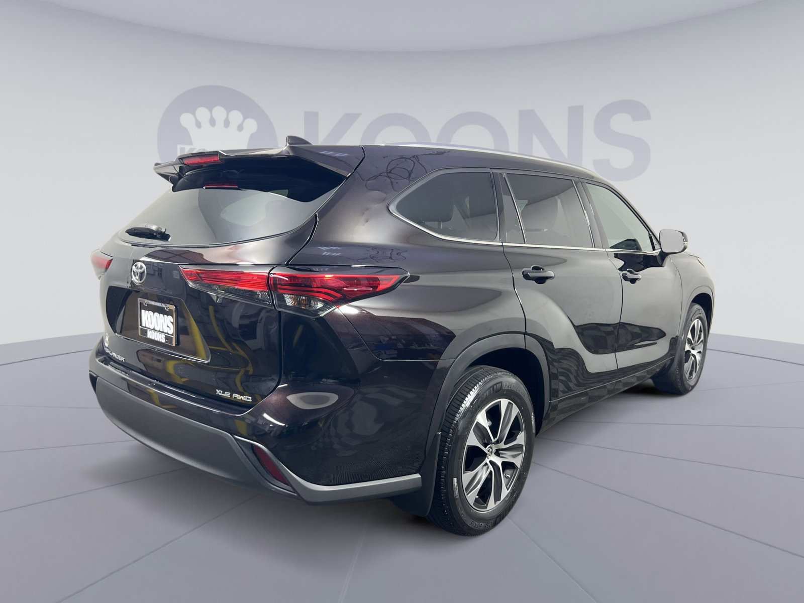 Used 2021 Toyota Highlander XLE AWD/4WD image 5