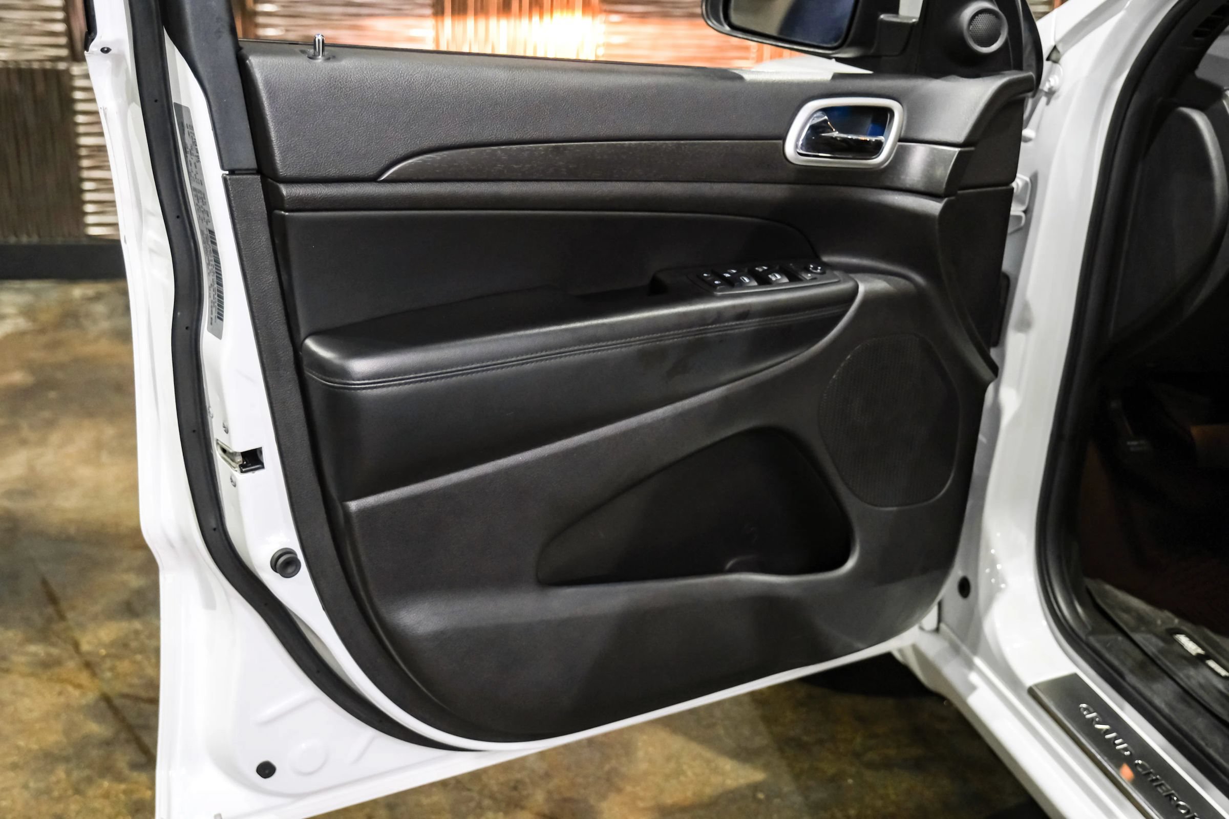 Used 2018 Jeep Grand Cherokee Altitude AWD/4WD image 40