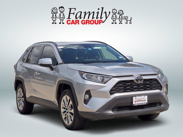 Used 2020 Toyota RAV4 XLE Premium FWD image 2