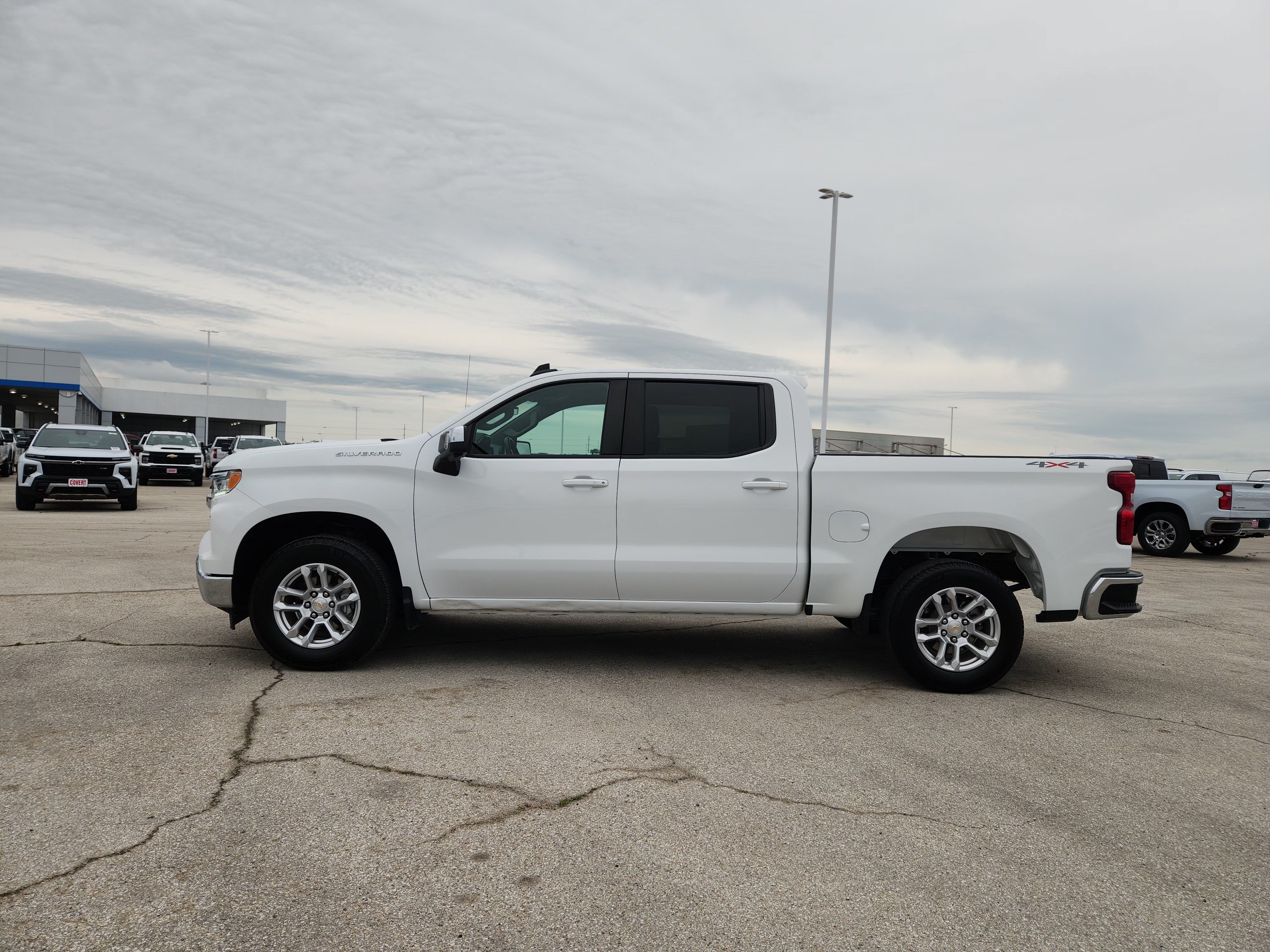 Used 2025 Chevrolet Silverado 1500 LT w/ Safety Package AWD/4WD image 4