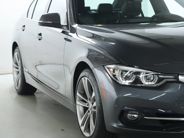 Used 2018 BMW 330i xDrive Sedan w/ Premium Package AWD/4WD image 10