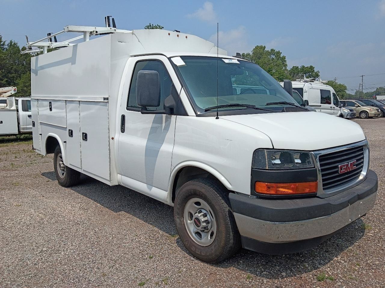 Used 2022 GMC Savana 3500 w/ Power Convenience Package RWD image 3