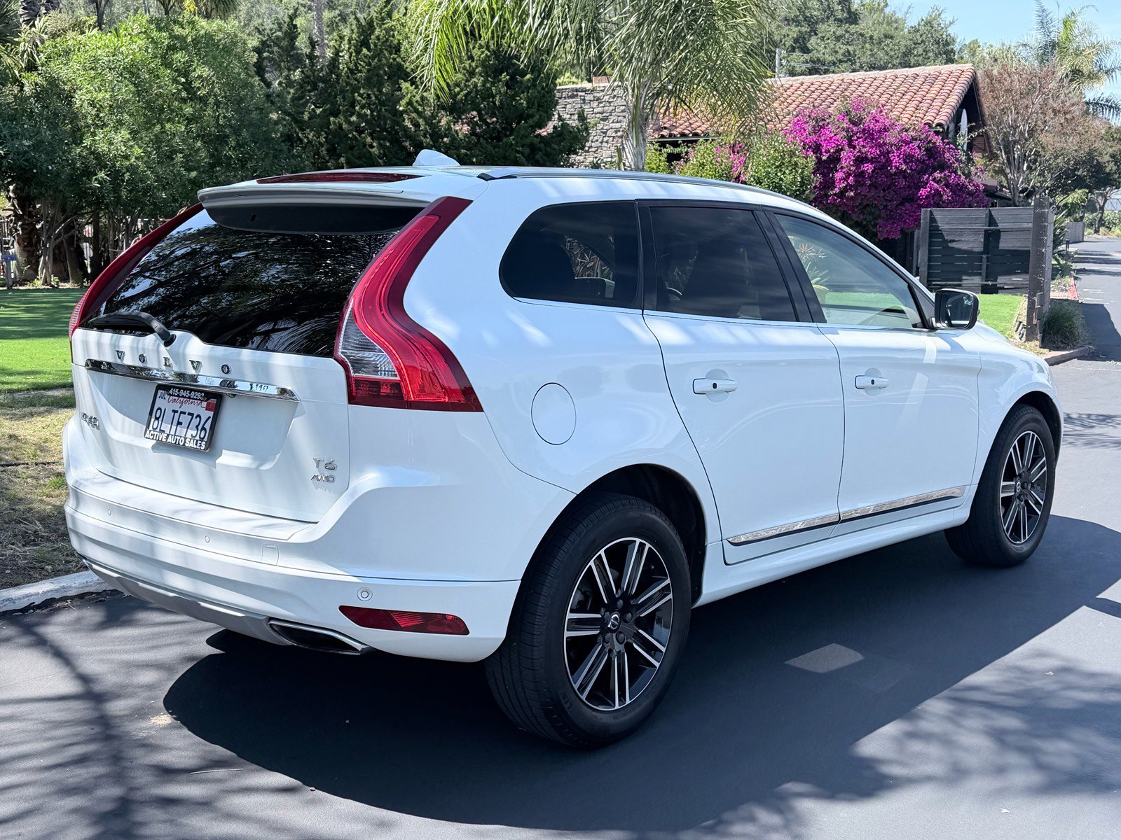 Used 2016 Volvo XC60 T6 w/ Proximity Package AWD/4WD image 6