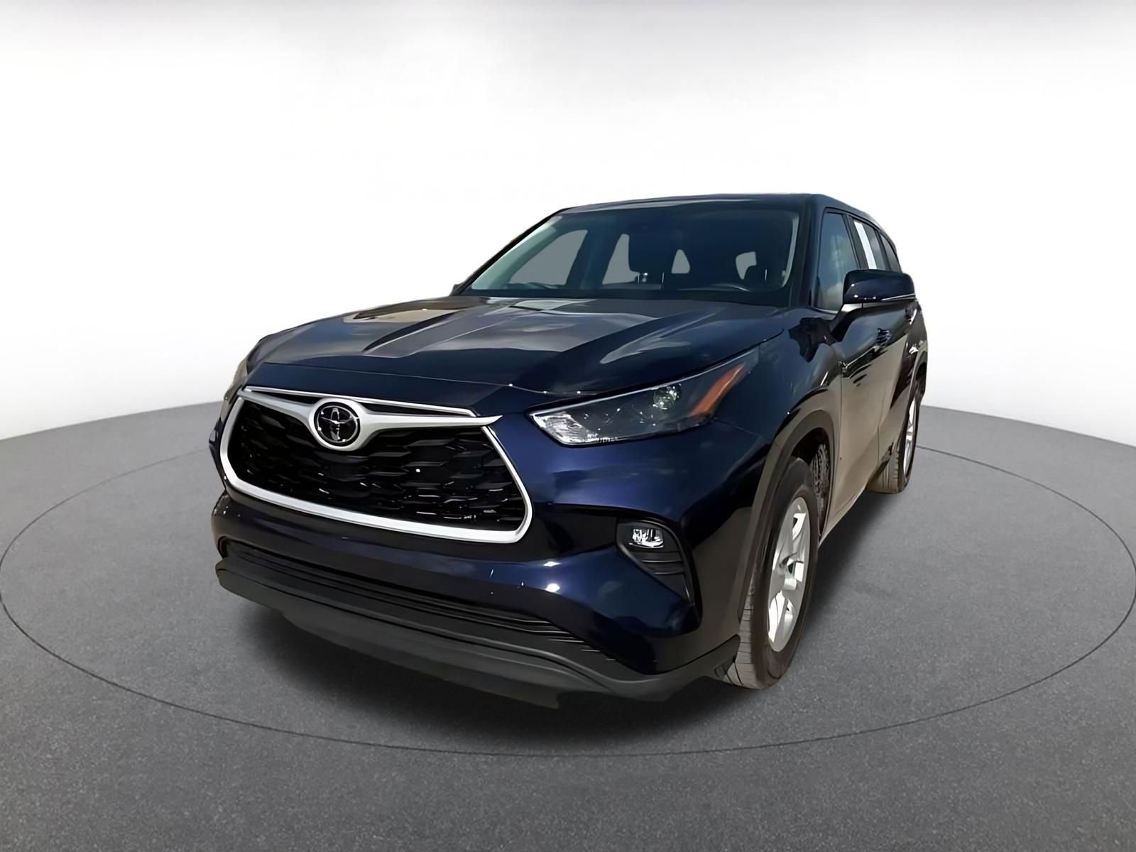 Used 2025 Toyota Highlander LE image 16