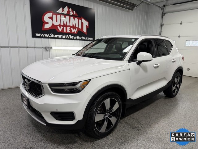 Used 2020 Volvo XC40 T5 Momentum w/ Premium Package image 1