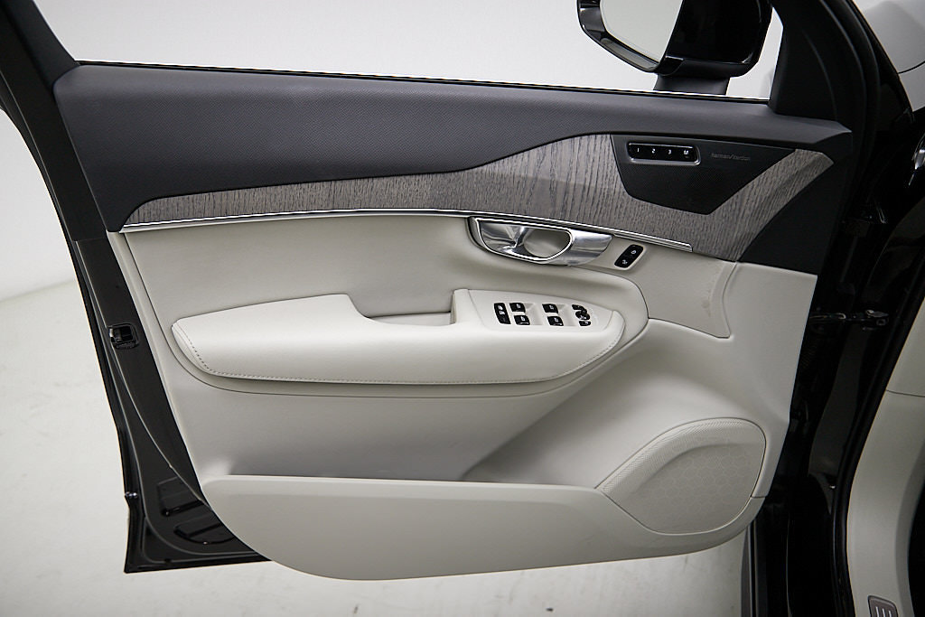 Certified 2023 Volvo XC90 B6 Plus w/ Protection Package AWD/4WD image 10