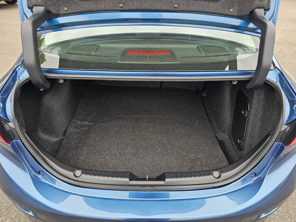 Used 2018 MAZDA MAZDA3 Grand Touring w/ Premium Equipment Package FWD image 24