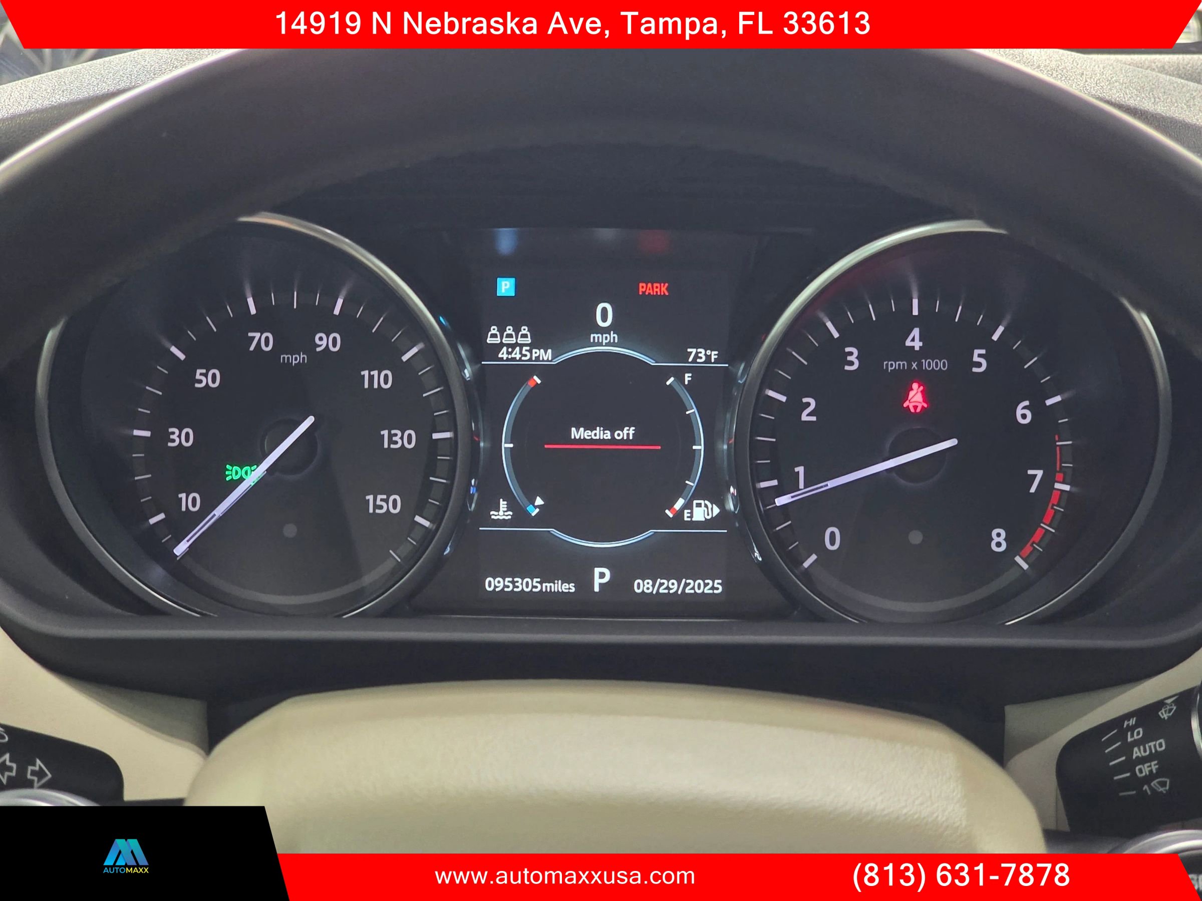 Used 2019 Land Rover Discovery SE AWD/4WD image 16