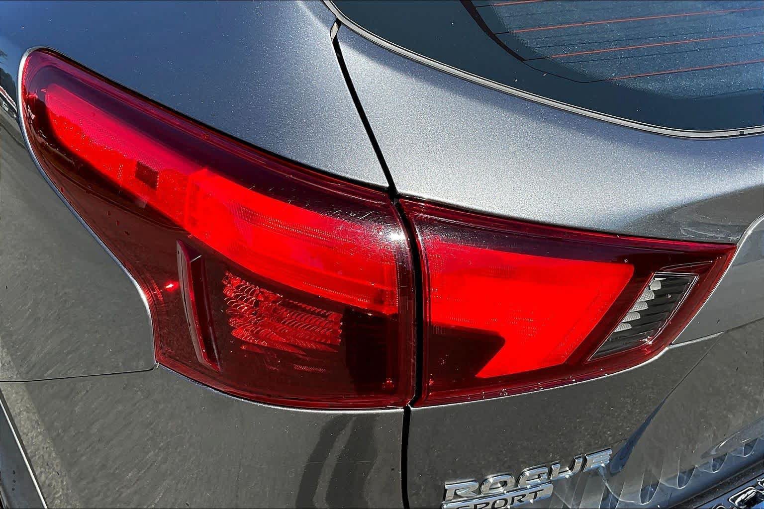 Used 2018 Nissan Rogue Sport SV w/ SV Technology Package FWD image 28