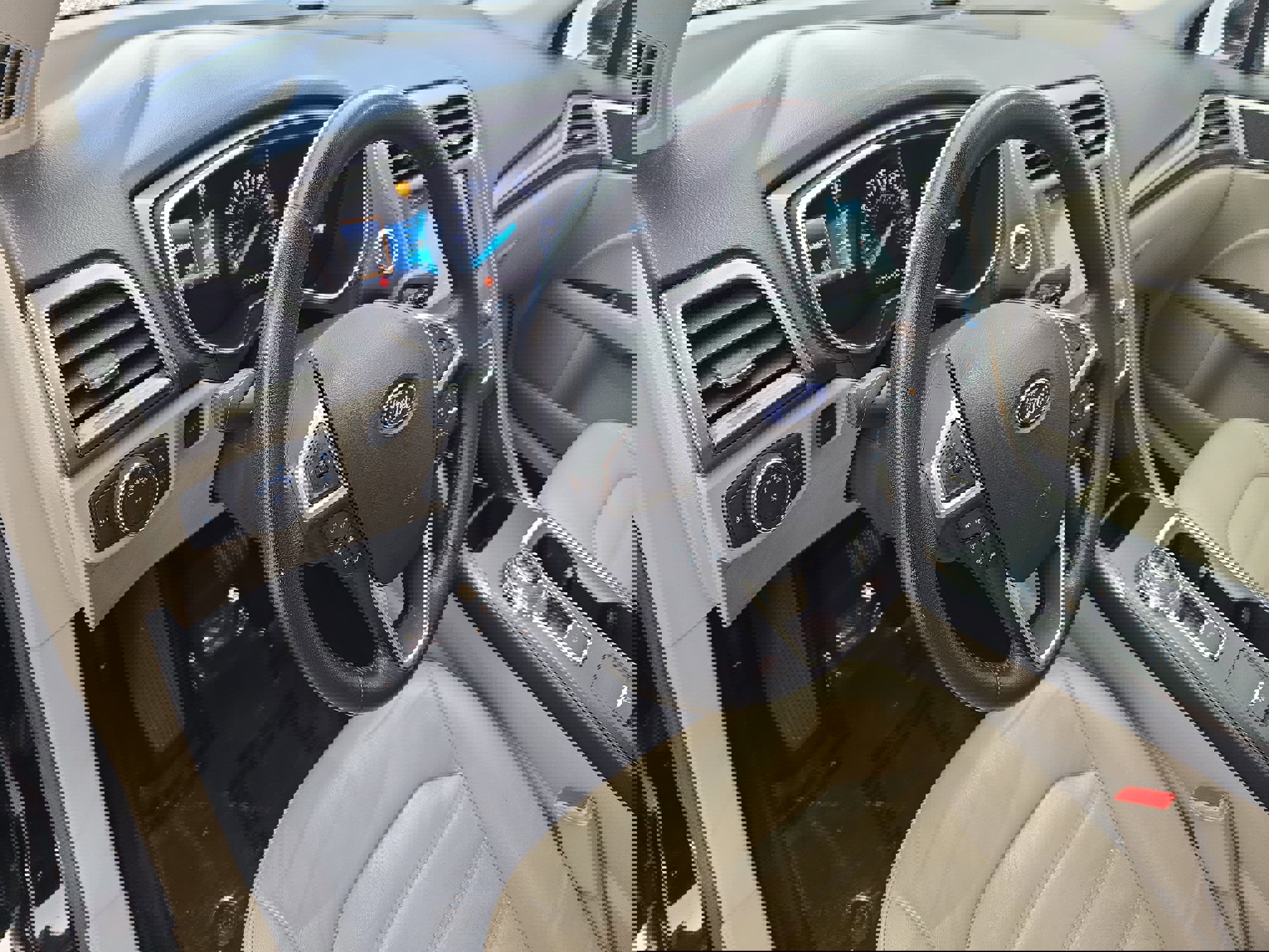 Used 2017 Ford Fusion SE w/ Fusion SE Technology Package image 15