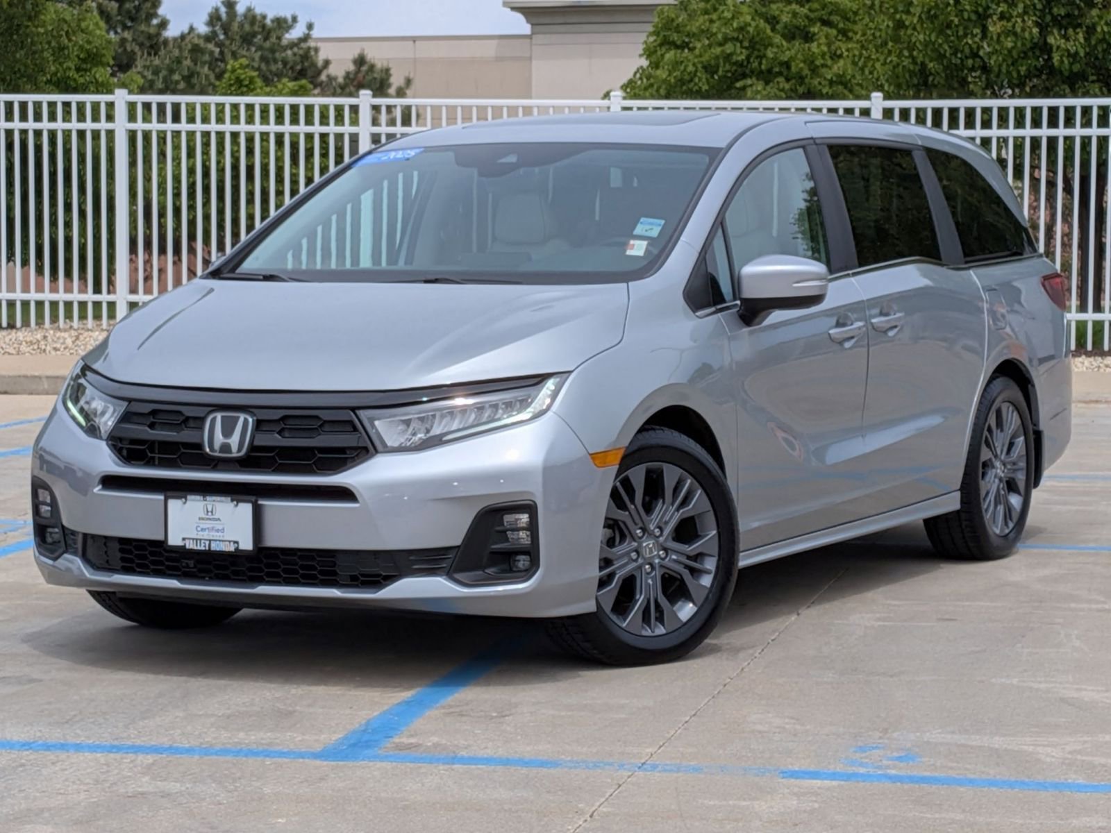 Certified 2025 Honda Odyssey Touring image 2