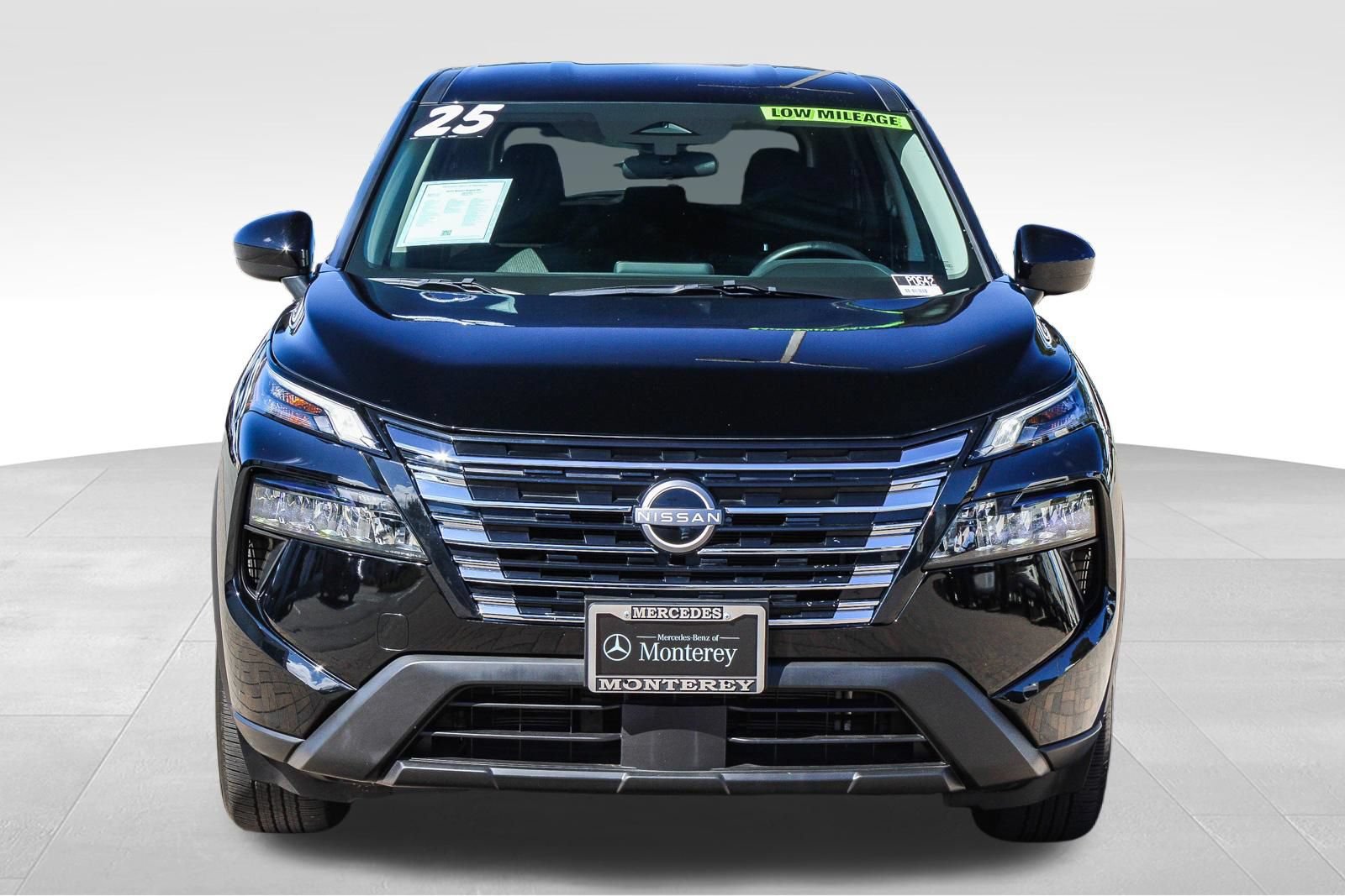 Used 2025 Nissan Rogue SV FWD image 2