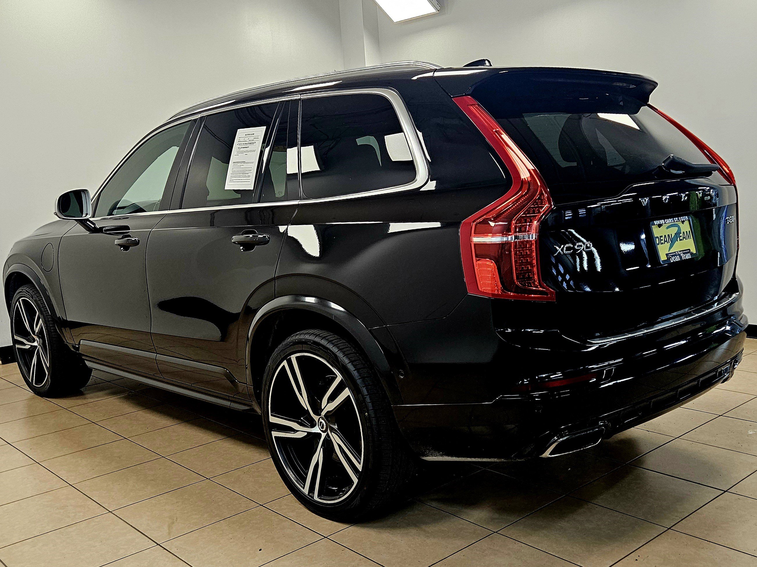 Used 2018 Volvo XC90 T8 R-Design w/ Convenience Package image 5