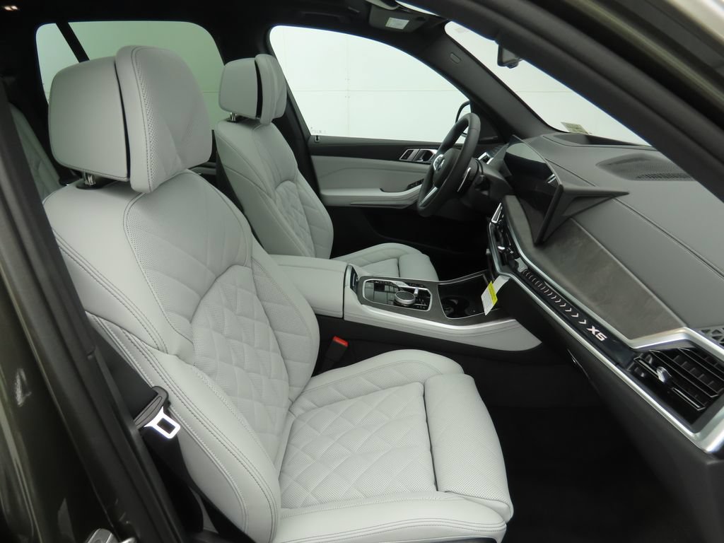 Used 2026 BMW X5 xDrive40i w/ M Sport Package AWD/4WD image 22