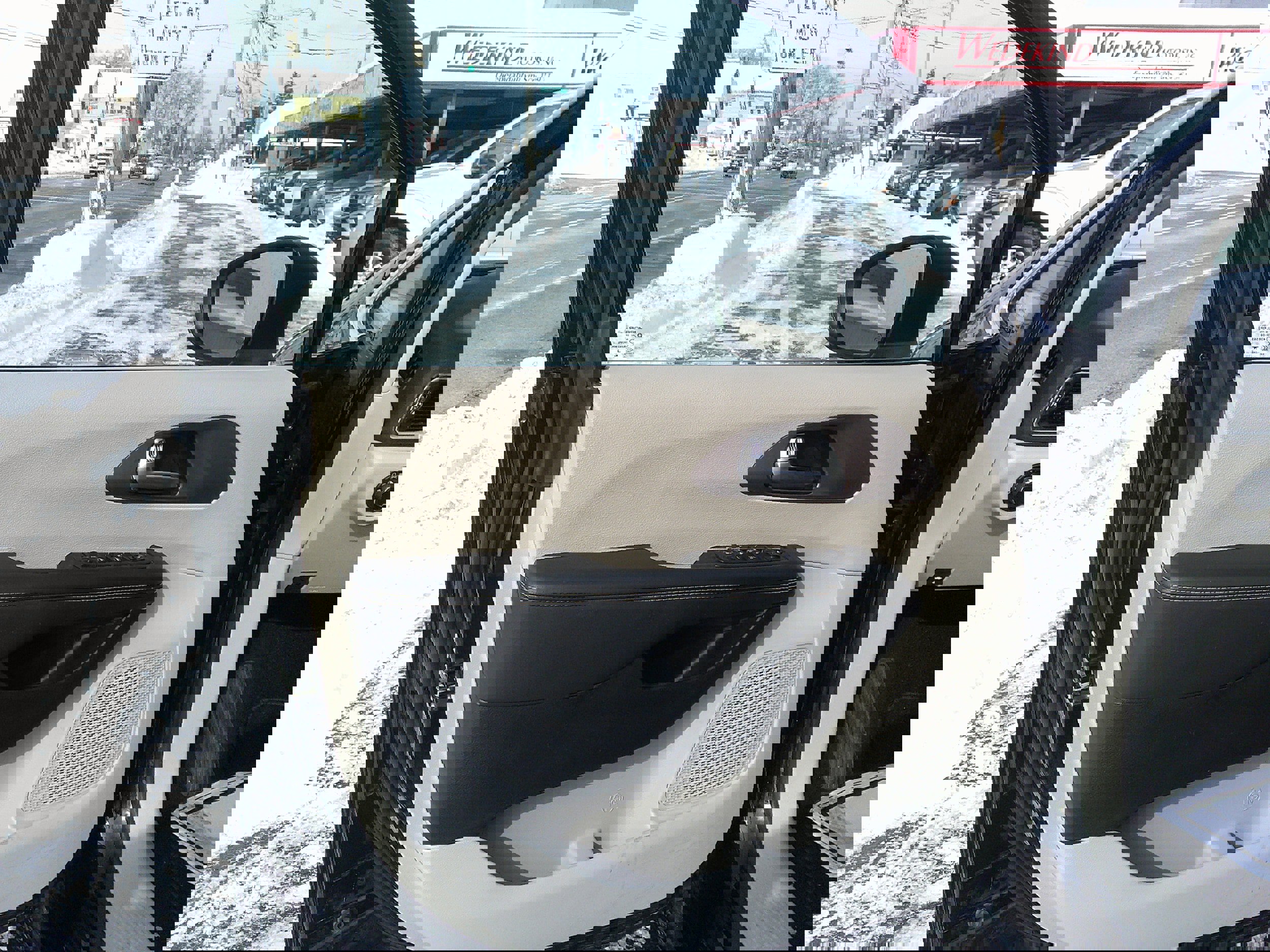 Used 2024 Chrysler Voyager LX image 15