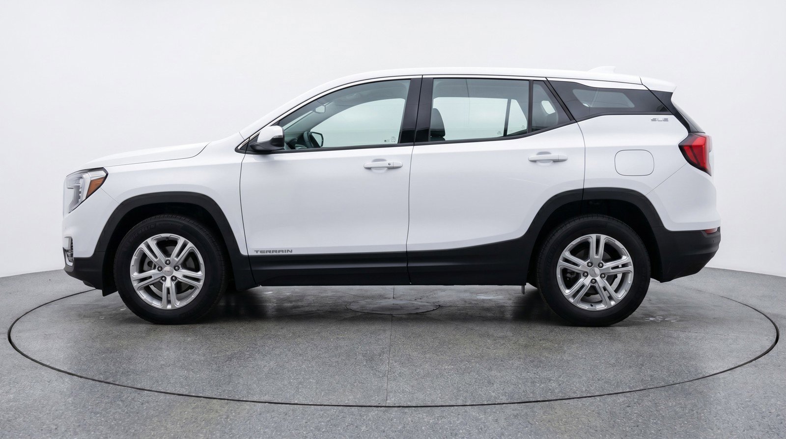 Used 2024 GMC Terrain SLE FWD image 5