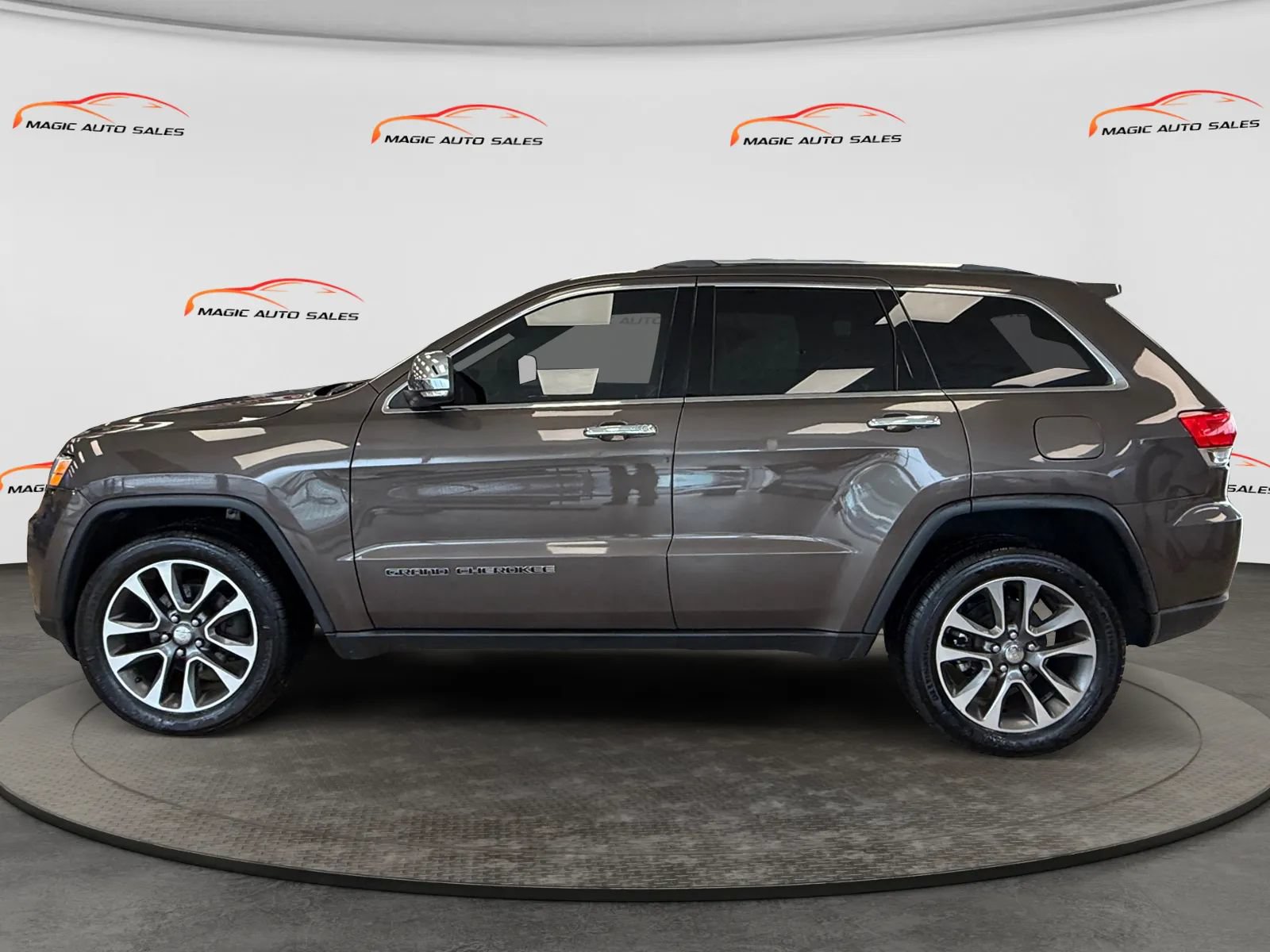 Used 2018 Jeep Grand Cherokee Limited AWD/4WD image 7