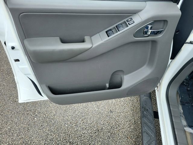 Used 2012 Nissan Frontier SL image 21