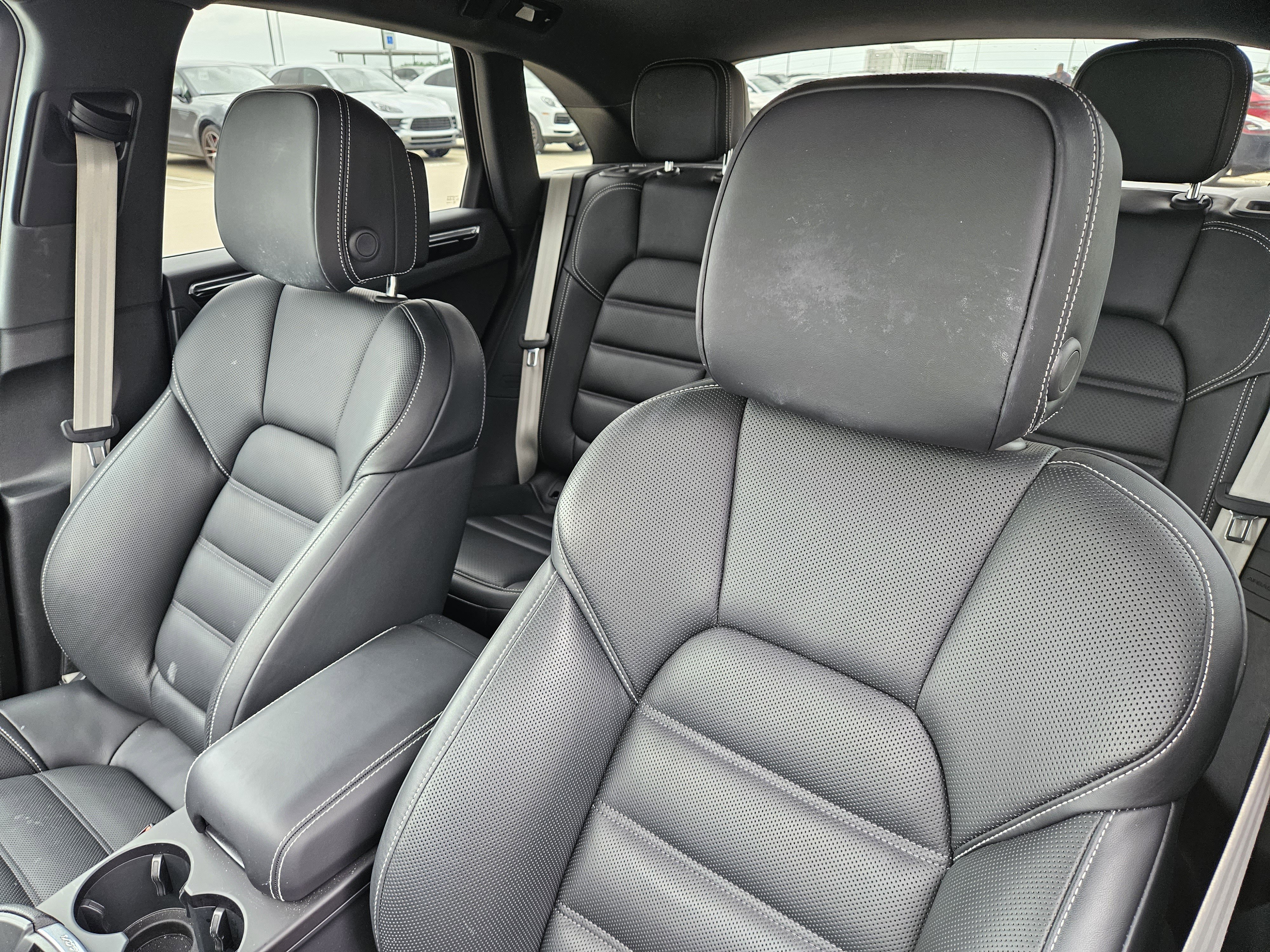 Certified 2025 Porsche Macan image 6