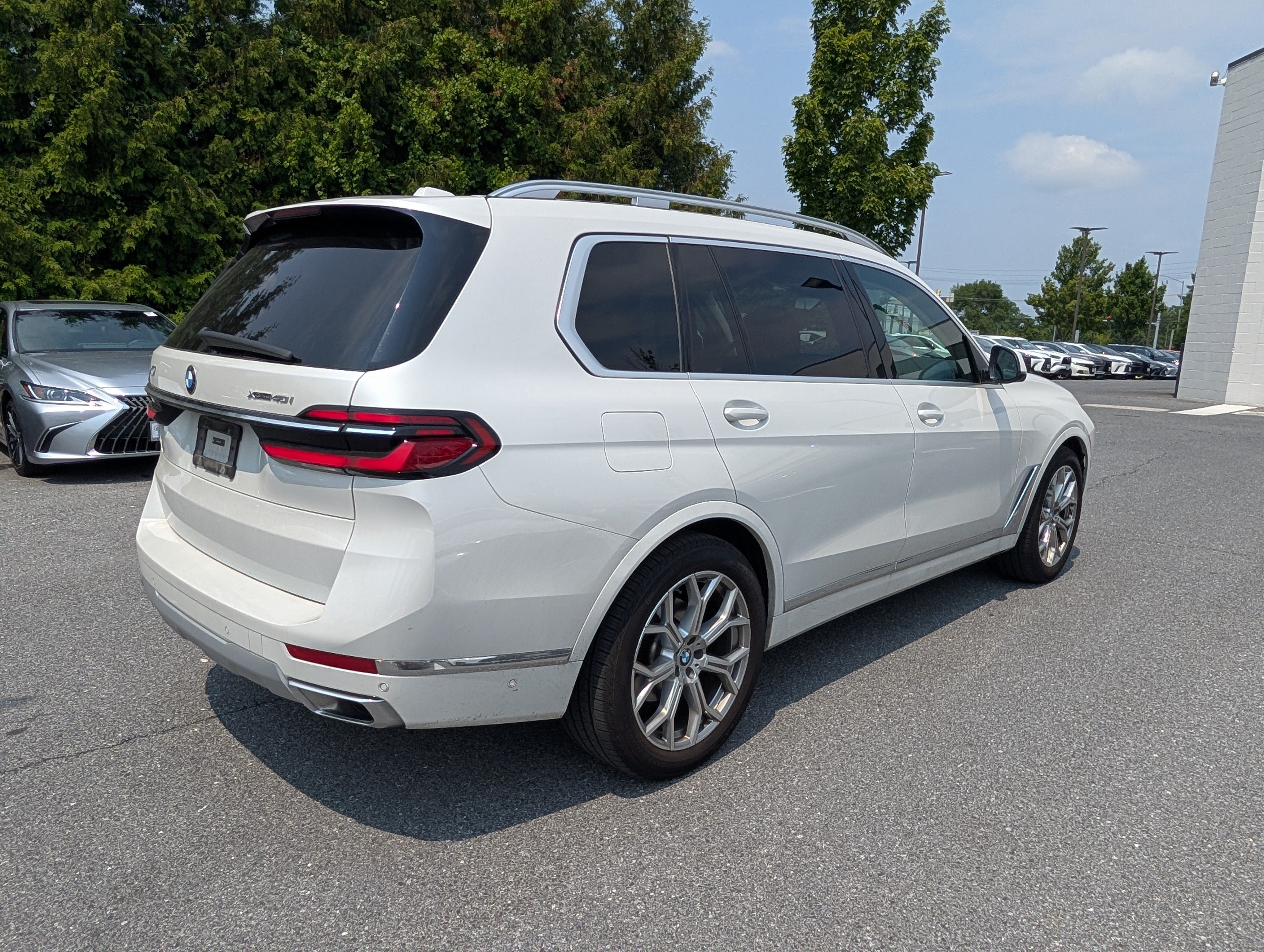 Used 2024 BMW X7 xDrive40i AWD/4WD image 3