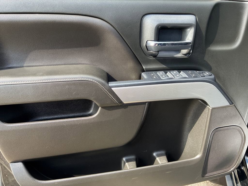 Used 2018 Chevrolet Silverado 1500 LT w/ Midnight Edition image 12