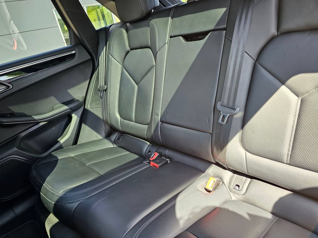 Used 2025 Porsche Macan AWD/4WD image 17