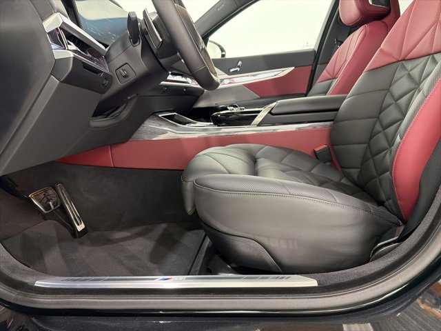 Used 2025 BMW 740i xDrive w/ Premium Package image 14