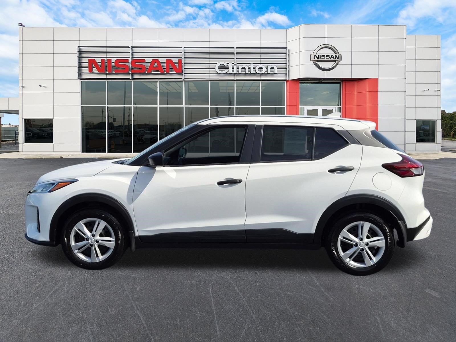 Used 2025 Nissan Kicks Play S FWD image 6