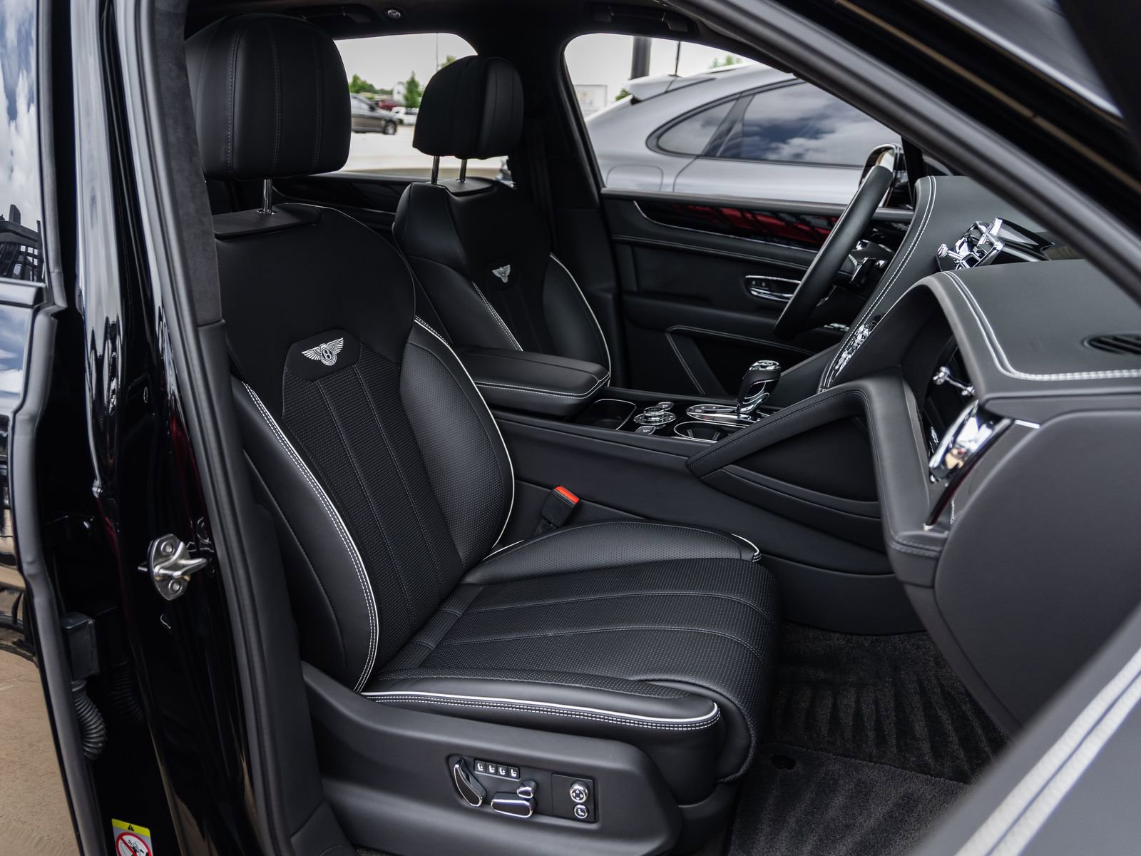 Used 2023 Bentley Bentayga AWD/4WD image 47