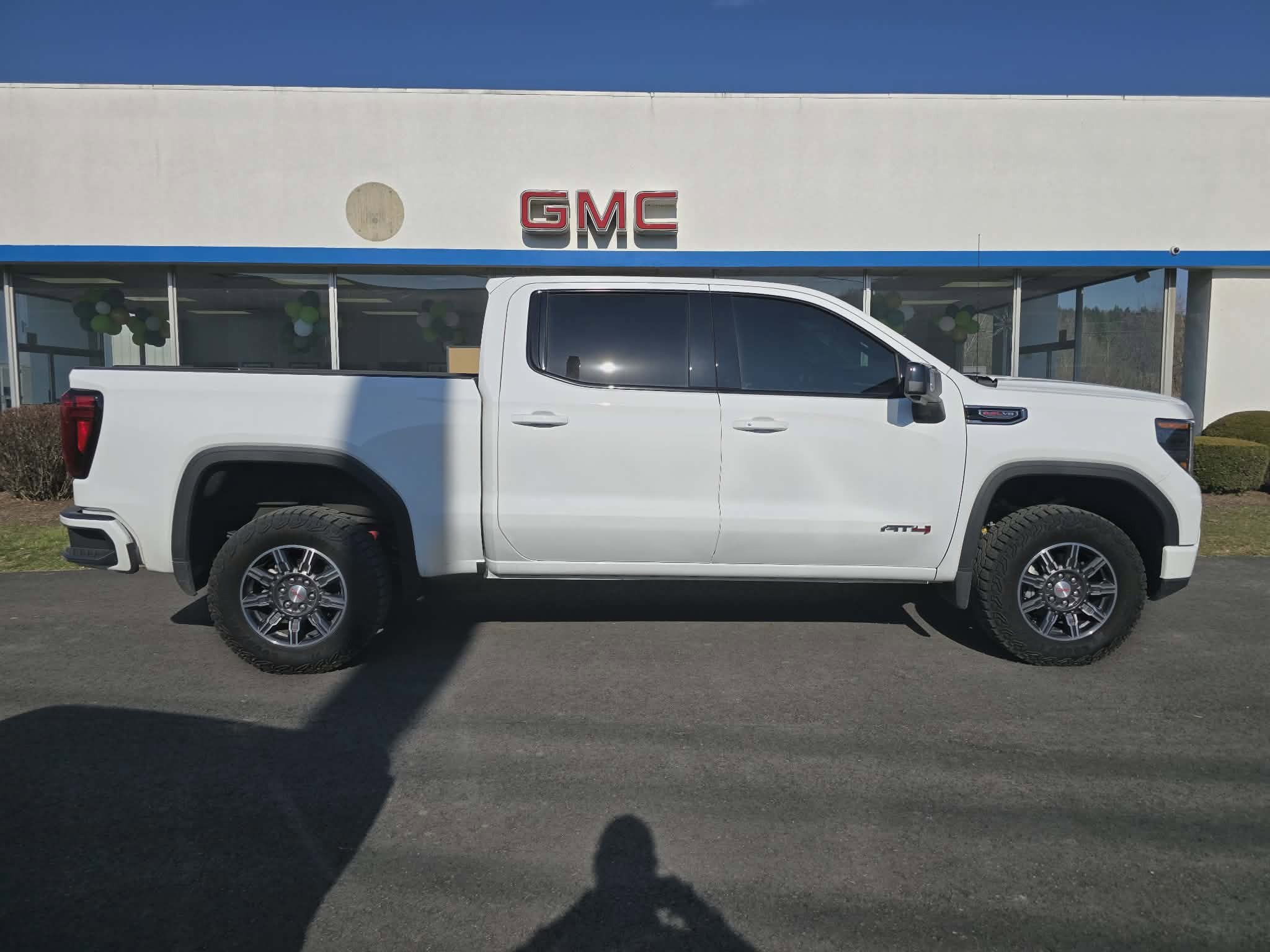 Used 2025 GMC Sierra 1500 AT4 image 2