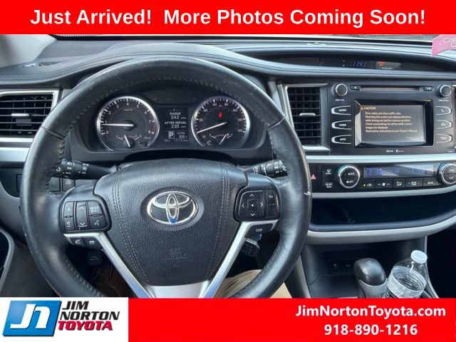 Used 2015 Toyota Highlander Plus FWD image 11