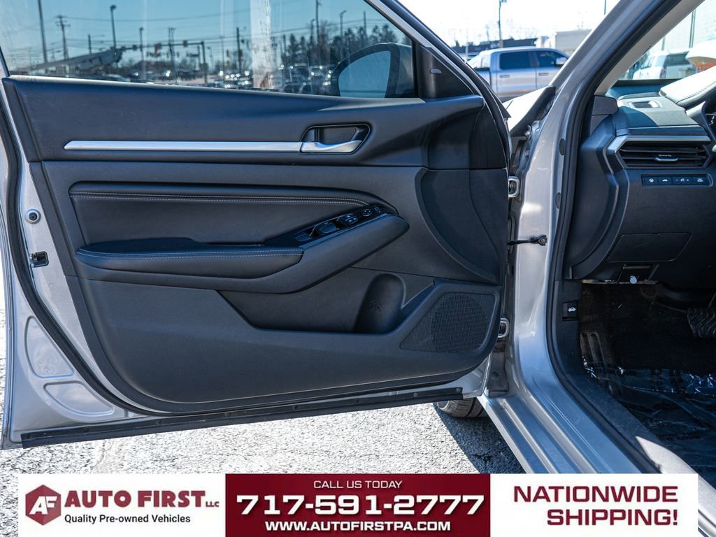 Used 2023 Nissan Altima 2.5 SV w/ SV Premium Package image 9