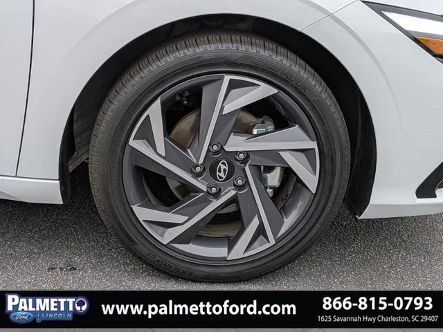 Used 2025 Hyundai Elantra Limited FWD image 11